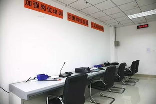 匠心獨運 地鐵人自建通信設(shè)備維修操作室，保障城市動脈高效運行